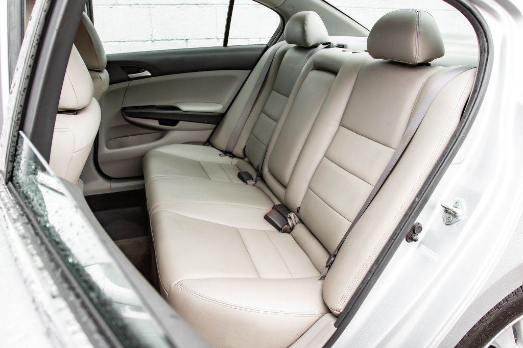 Photo 23 of this HONDA ACCORD