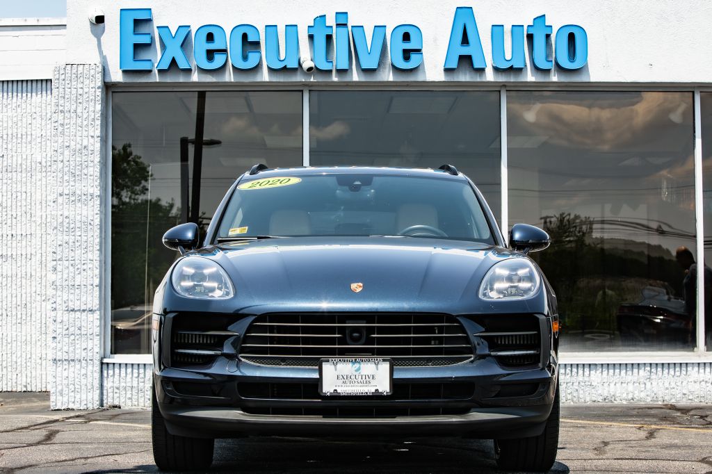 Photo 2 of this PORSCHE MACAN