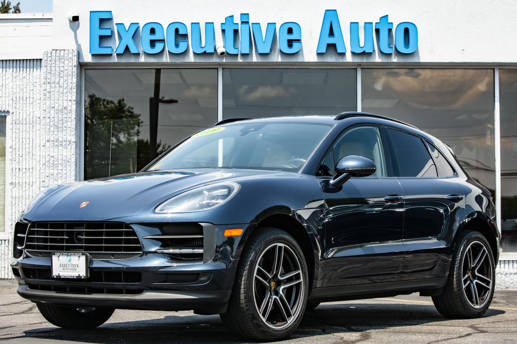Photo 3 of this PORSCHE MACAN