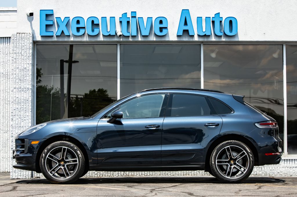 Photo 4 of this PORSCHE MACAN