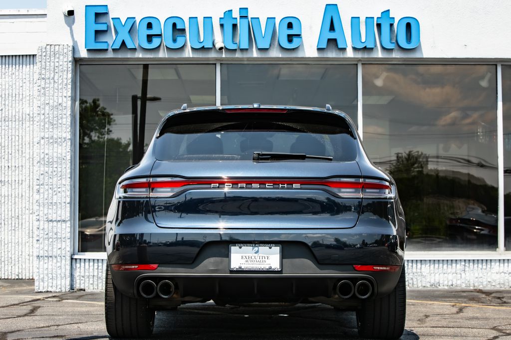 Photo 6 of this PORSCHE MACAN