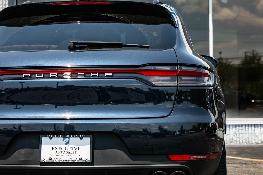 Photo 14 of this PORSCHE MACAN