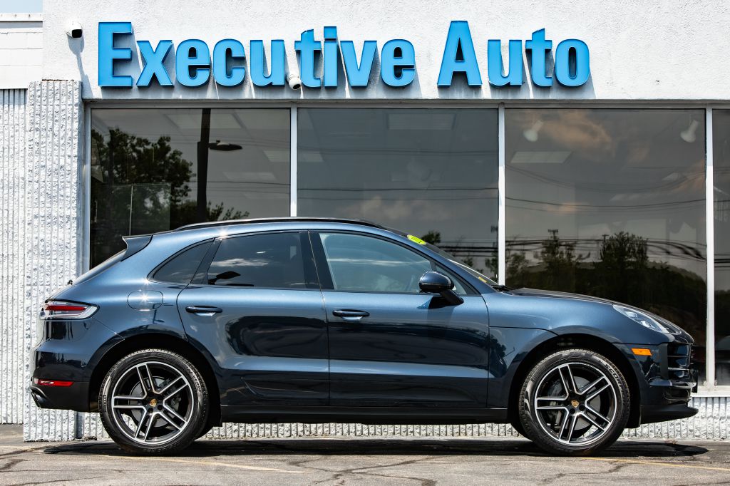 Photo 8 of this PORSCHE MACAN
