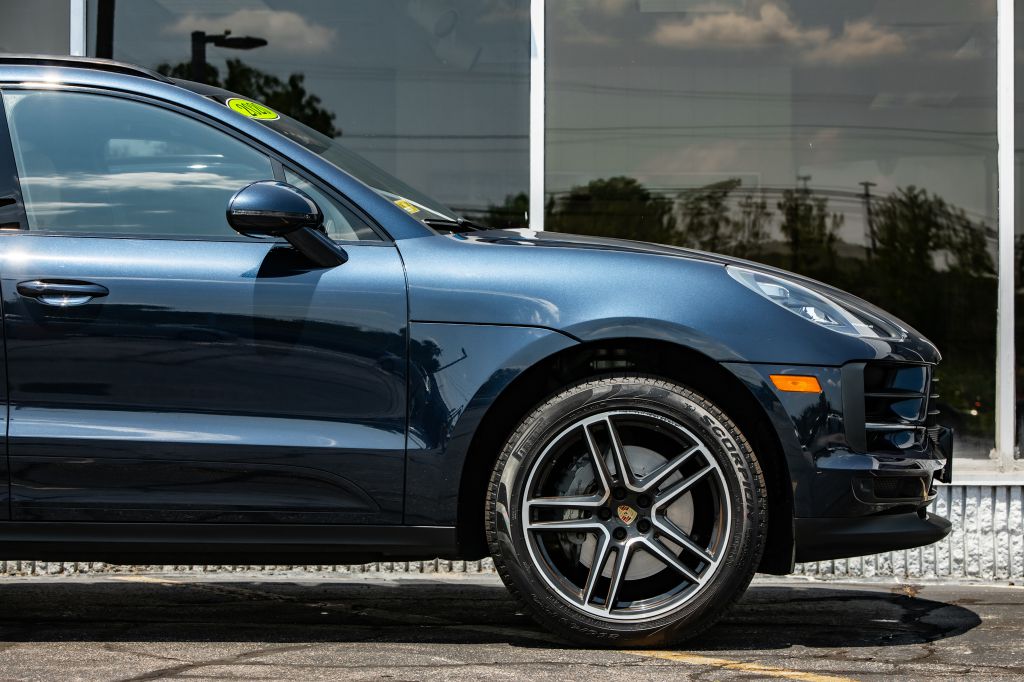 Photo 10 of this PORSCHE MACAN