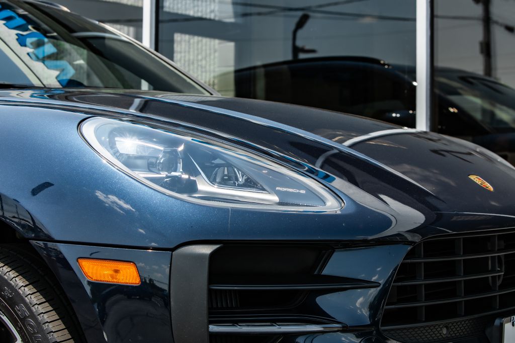 Photo 15 of this PORSCHE MACAN