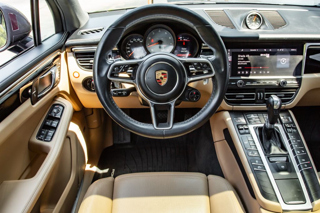 Photo 19 of this PORSCHE MACAN