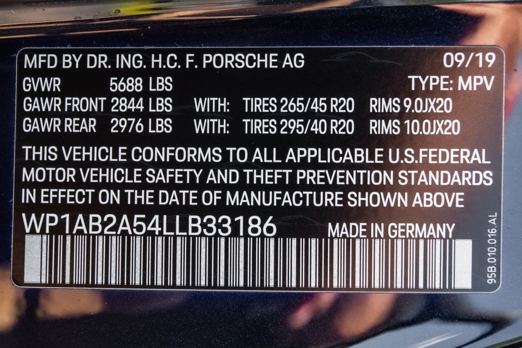 Photo 30 of this PORSCHE MACAN
