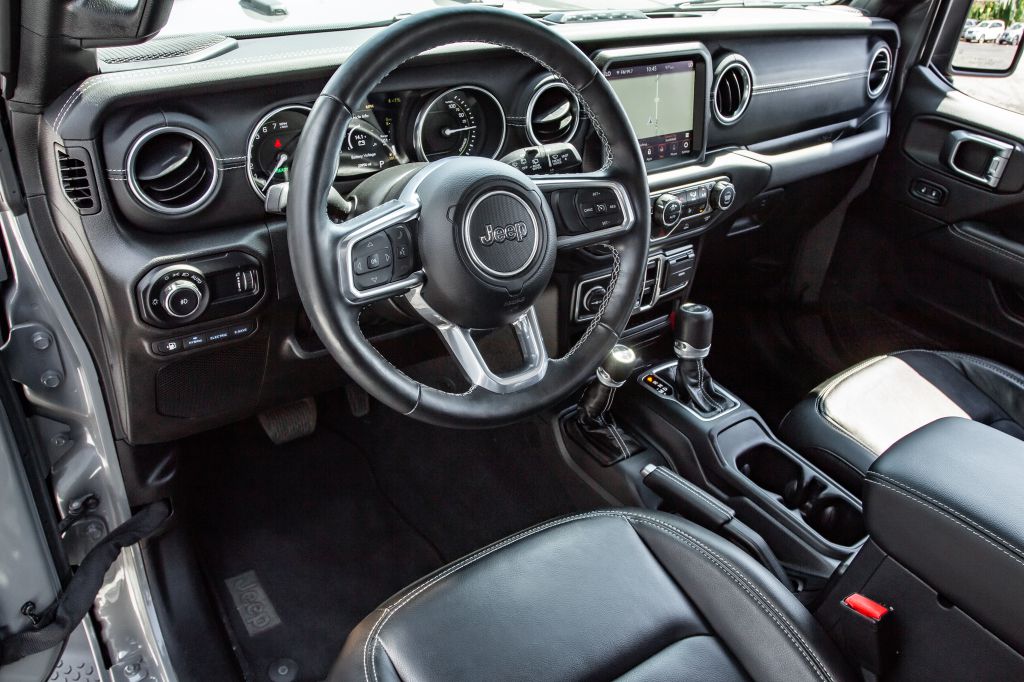 Photo 17 of this JEEP WRANGLER