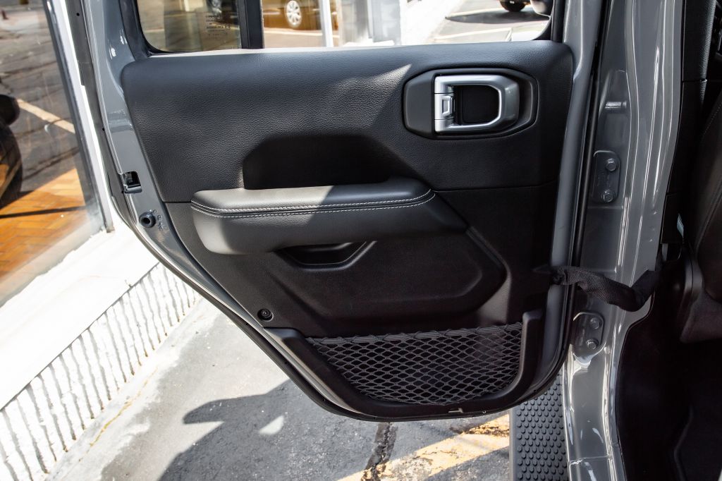 Photo 27 of this JEEP WRANGLER