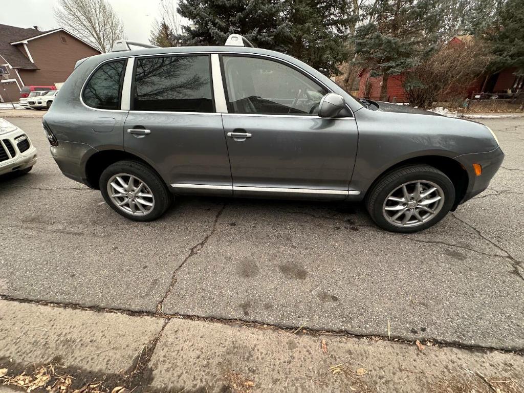 Photo 2 of this PORSCHE CAYENNE