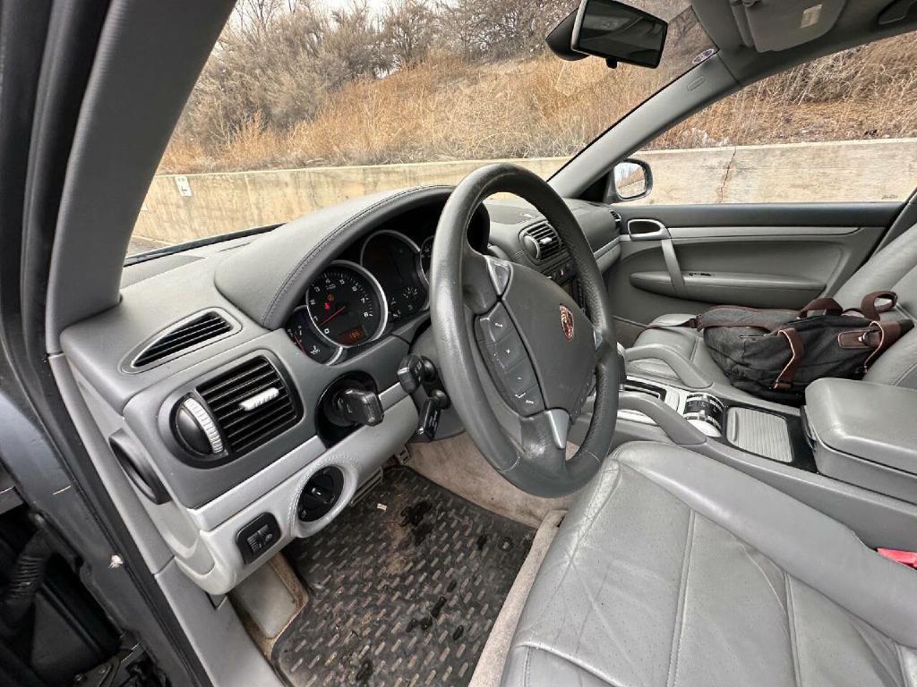 Photo 48 of this PORSCHE CAYENNE