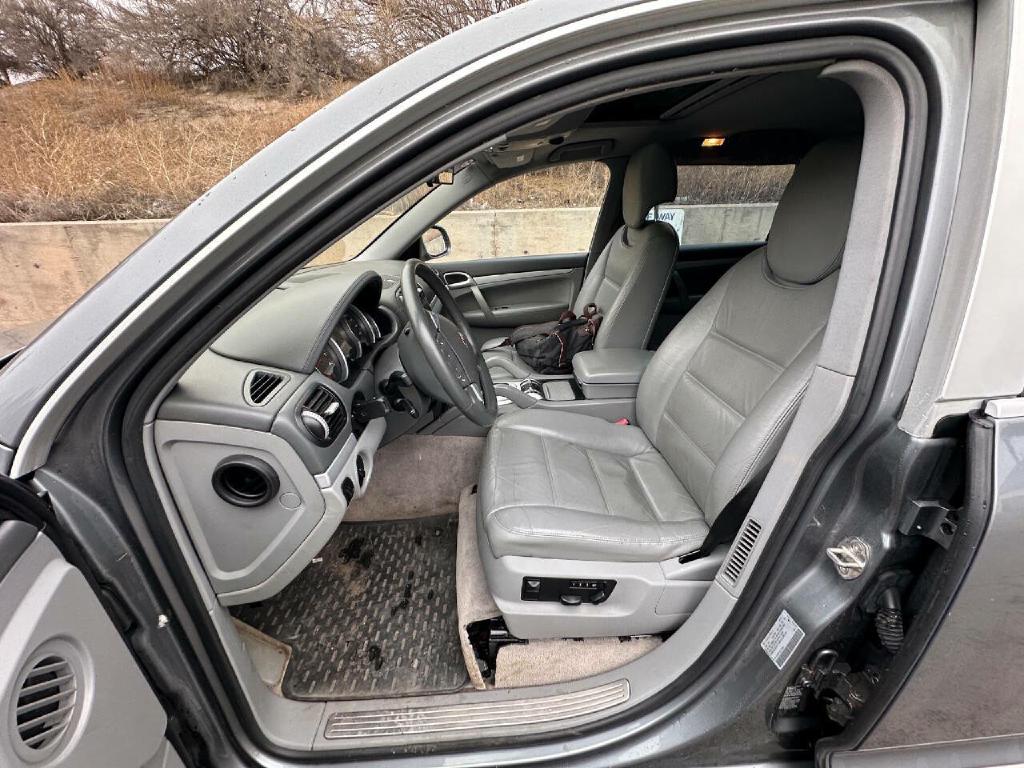 Photo 53 of this PORSCHE CAYENNE