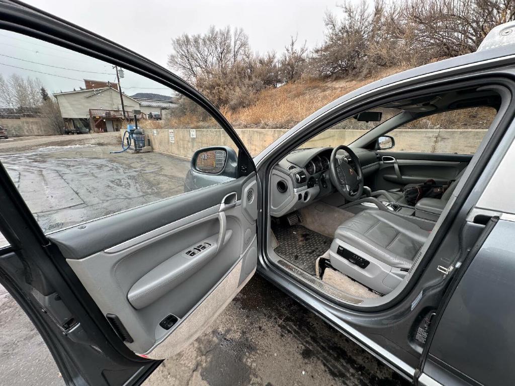 Photo 54 of this PORSCHE CAYENNE
