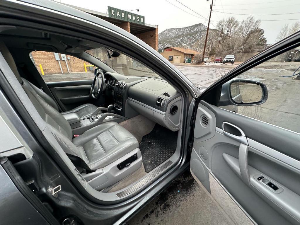 Photo 58 of this PORSCHE CAYENNE
