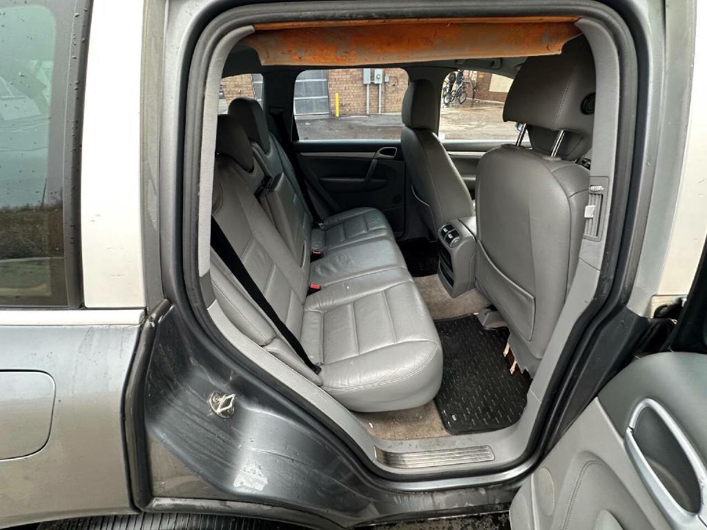 Photo 64 of this PORSCHE CAYENNE