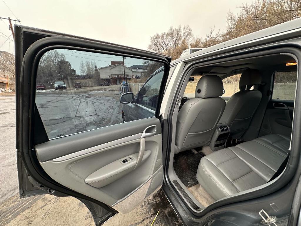 Photo 66 of this PORSCHE CAYENNE