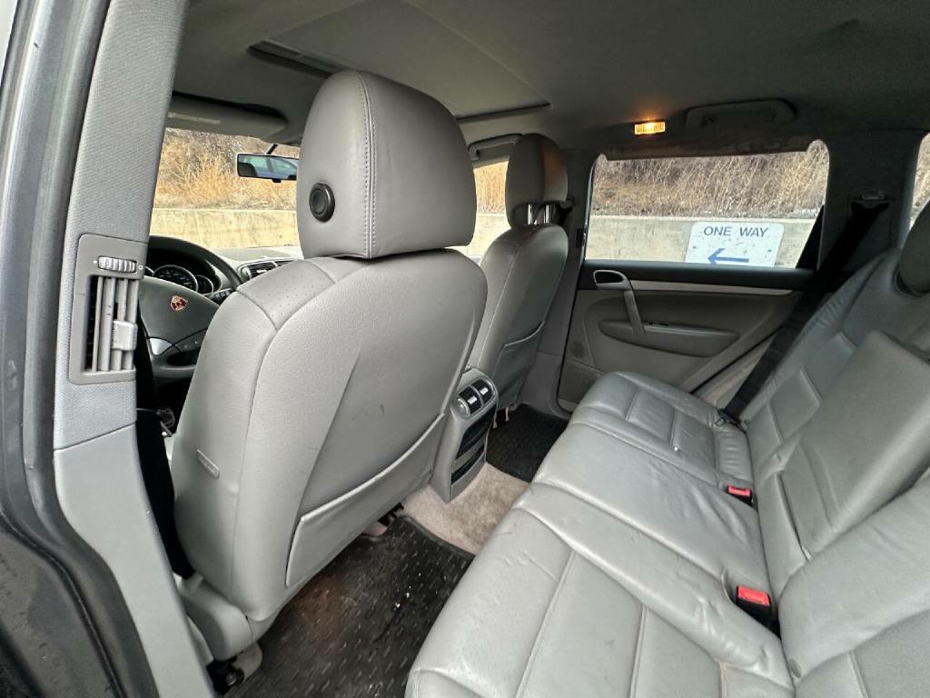 Photo 67 of this PORSCHE CAYENNE