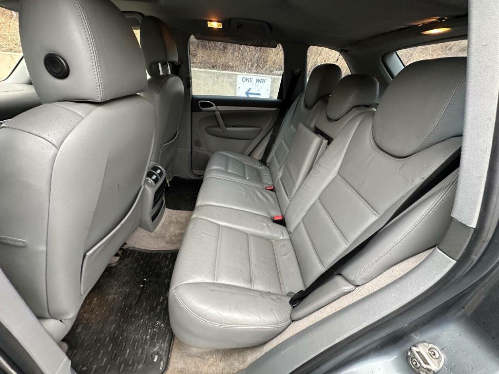 Photo 75 of this PORSCHE CAYENNE