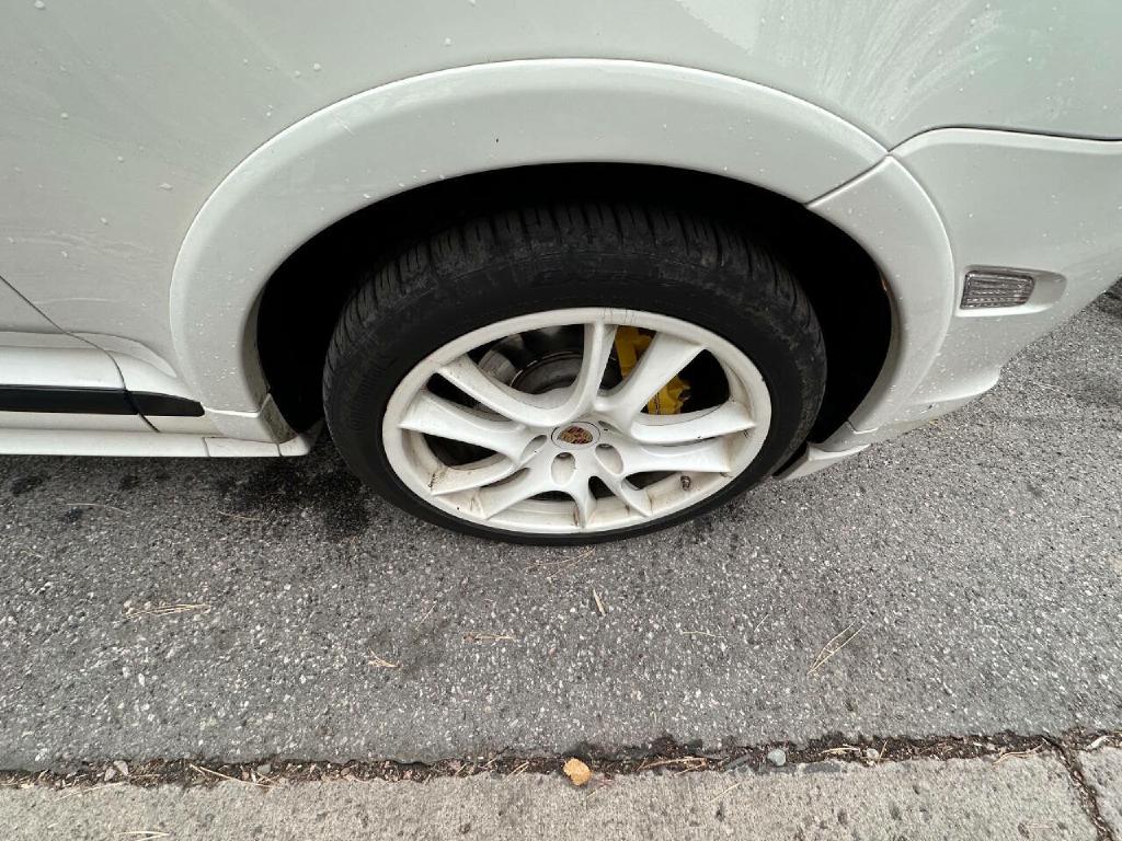 Photo 14 of this PORSCHE CAYENNE