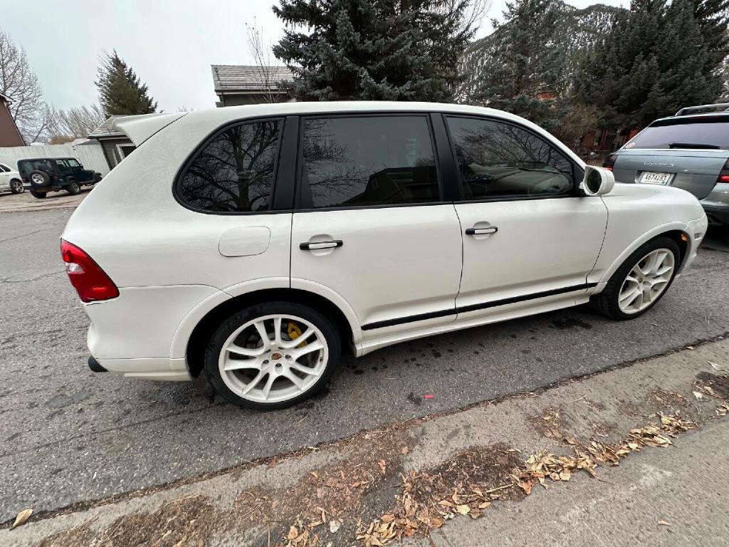 Photo 16 of this PORSCHE CAYENNE