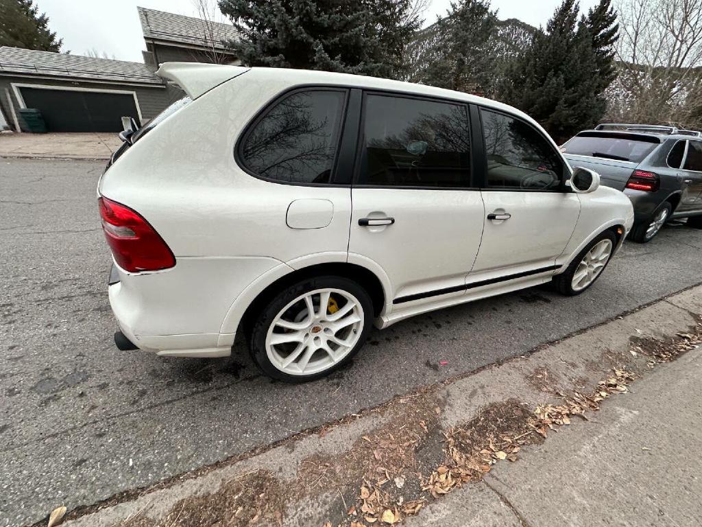 Photo 17 of this PORSCHE CAYENNE