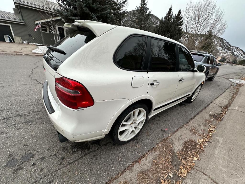 Photo 18 of this PORSCHE CAYENNE