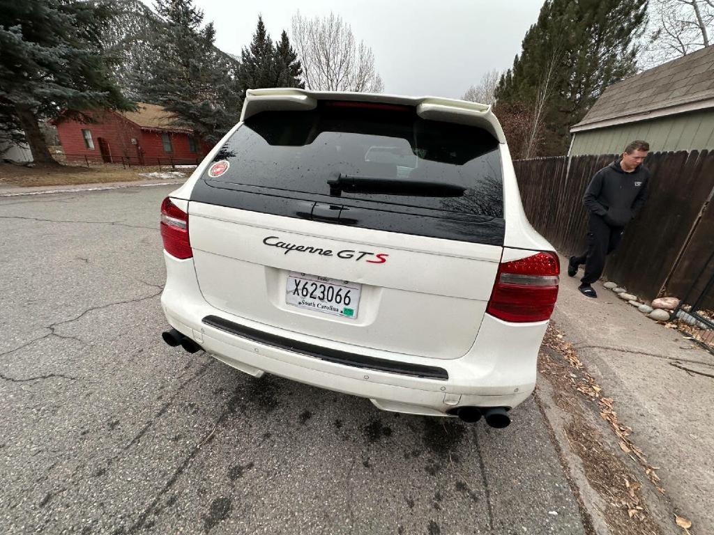 Photo 21 of this PORSCHE CAYENNE