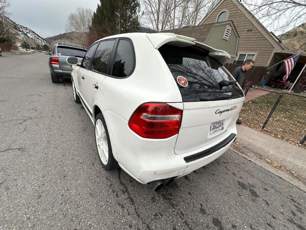 Photo 24 of this PORSCHE CAYENNE