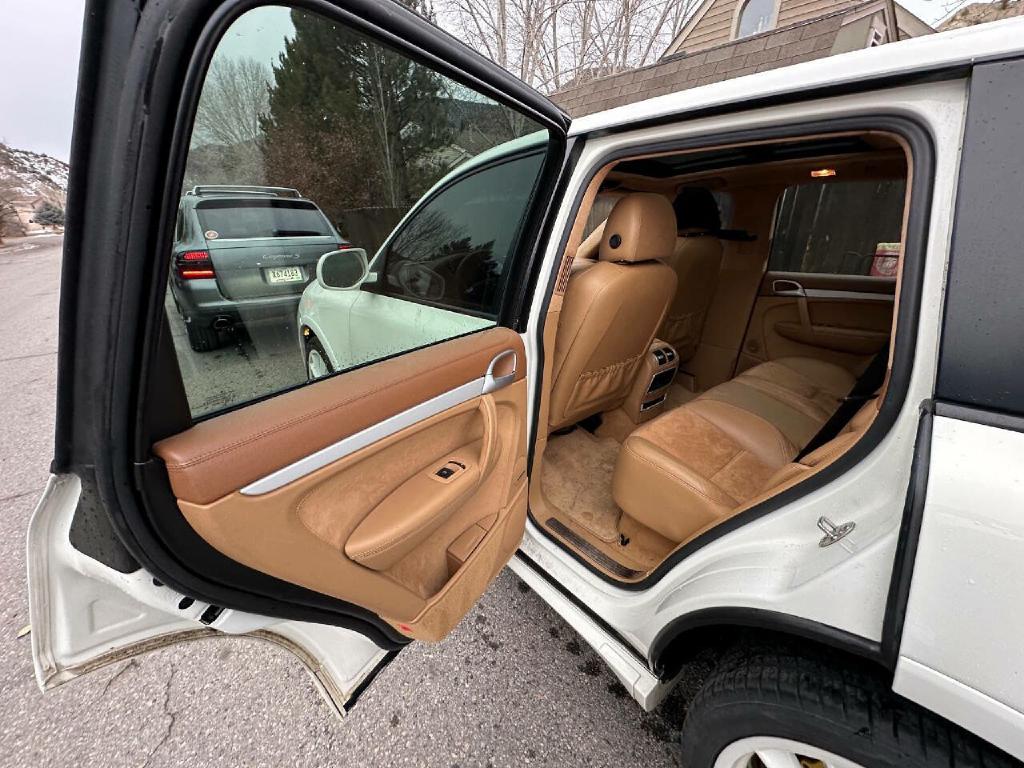 Photo 30 of this PORSCHE CAYENNE