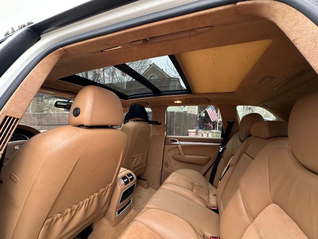 Photo 33 of this PORSCHE CAYENNE