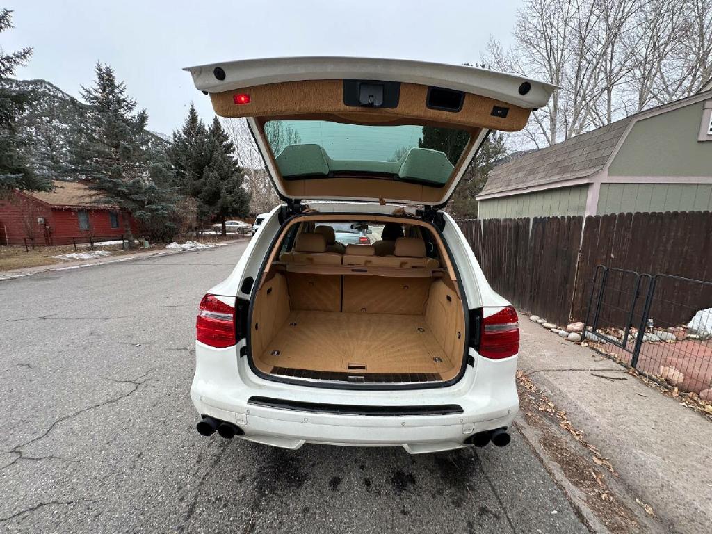 Photo 34 of this PORSCHE CAYENNE