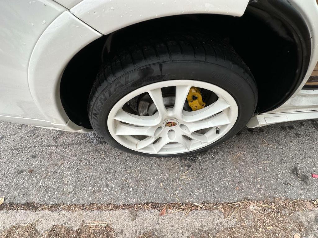 Photo 38 of this PORSCHE CAYENNE