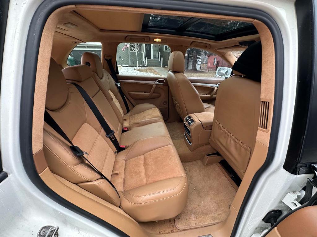 Photo 41 of this PORSCHE CAYENNE