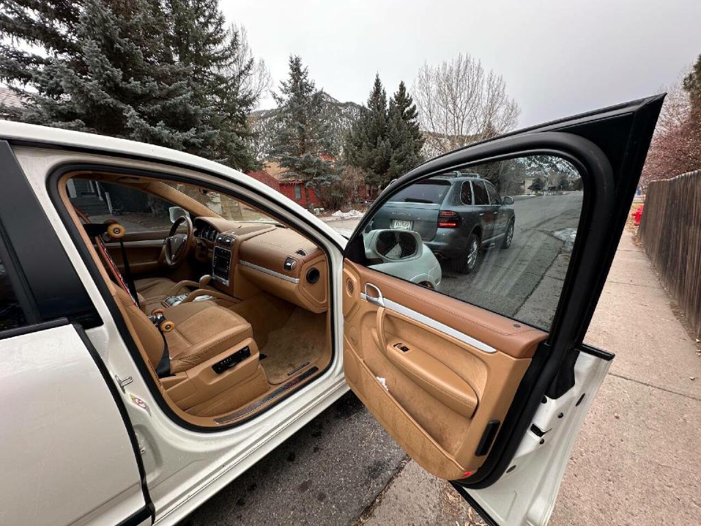 Photo 43 of this PORSCHE CAYENNE