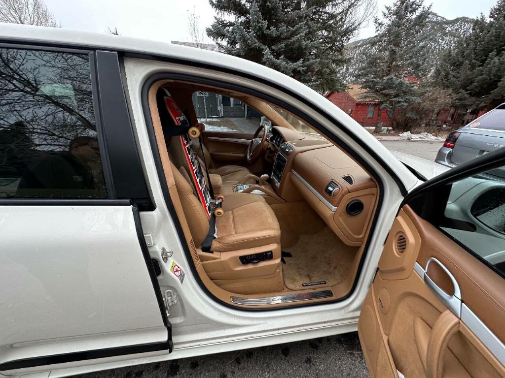 Photo 44 of this PORSCHE CAYENNE