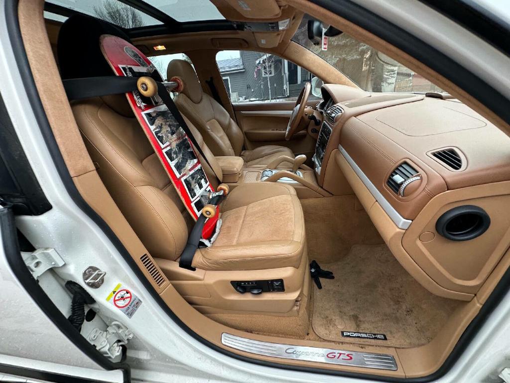 Photo 45 of this PORSCHE CAYENNE