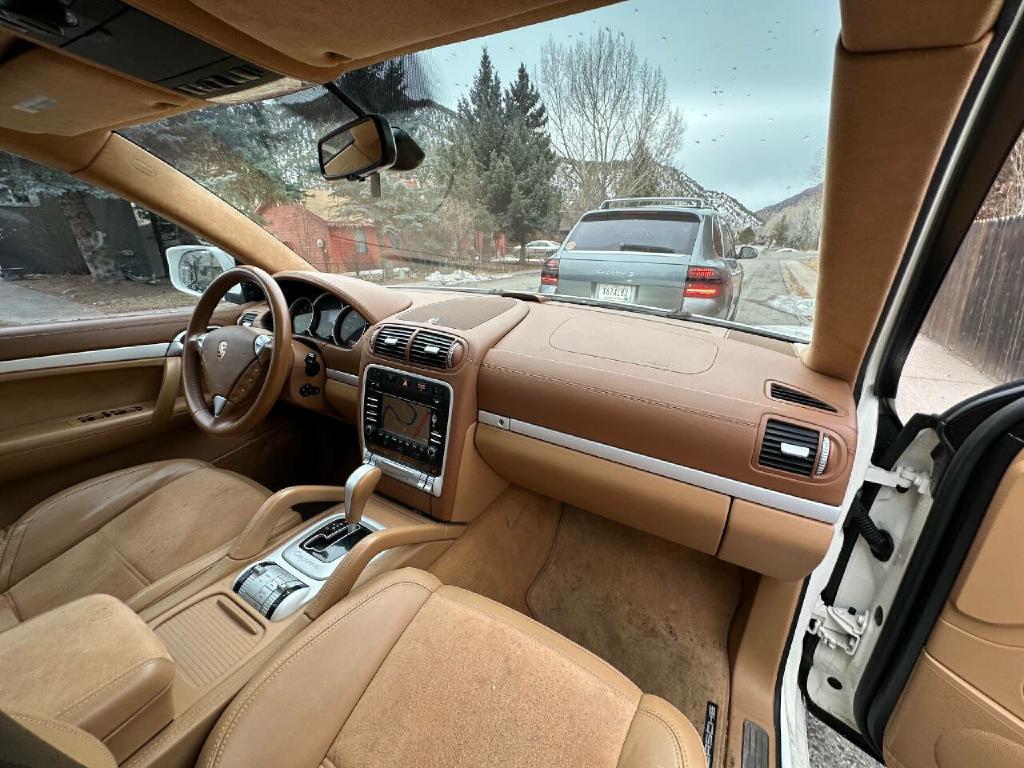 Photo 46 of this PORSCHE CAYENNE
