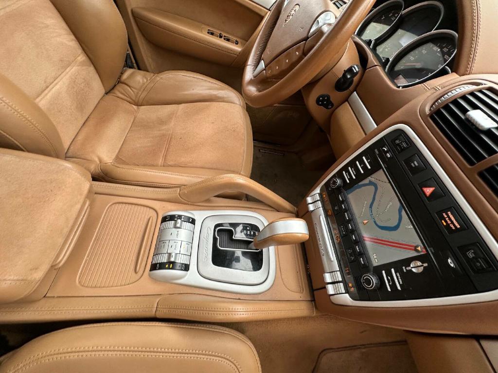 Photo 47 of this PORSCHE CAYENNE
