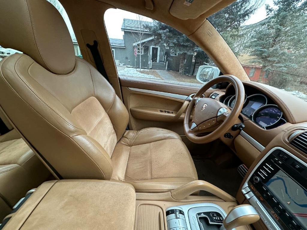 Photo 49 of this PORSCHE CAYENNE