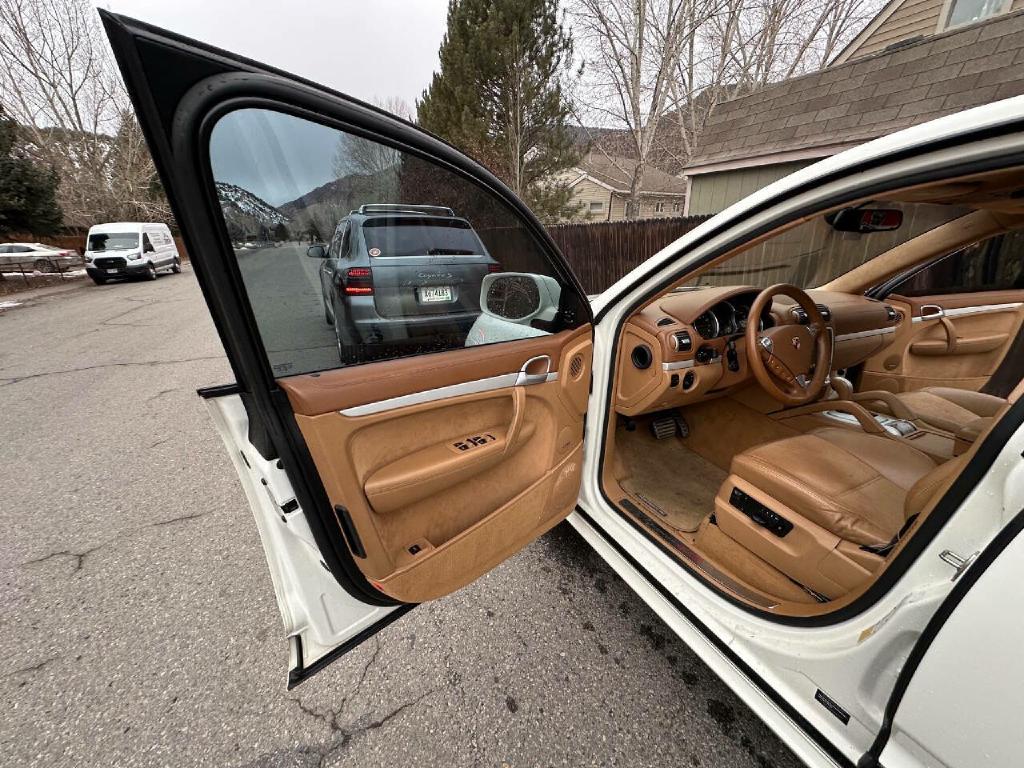 Photo 51 of this PORSCHE CAYENNE