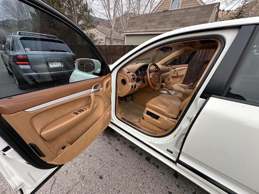 Photo 52 of this PORSCHE CAYENNE