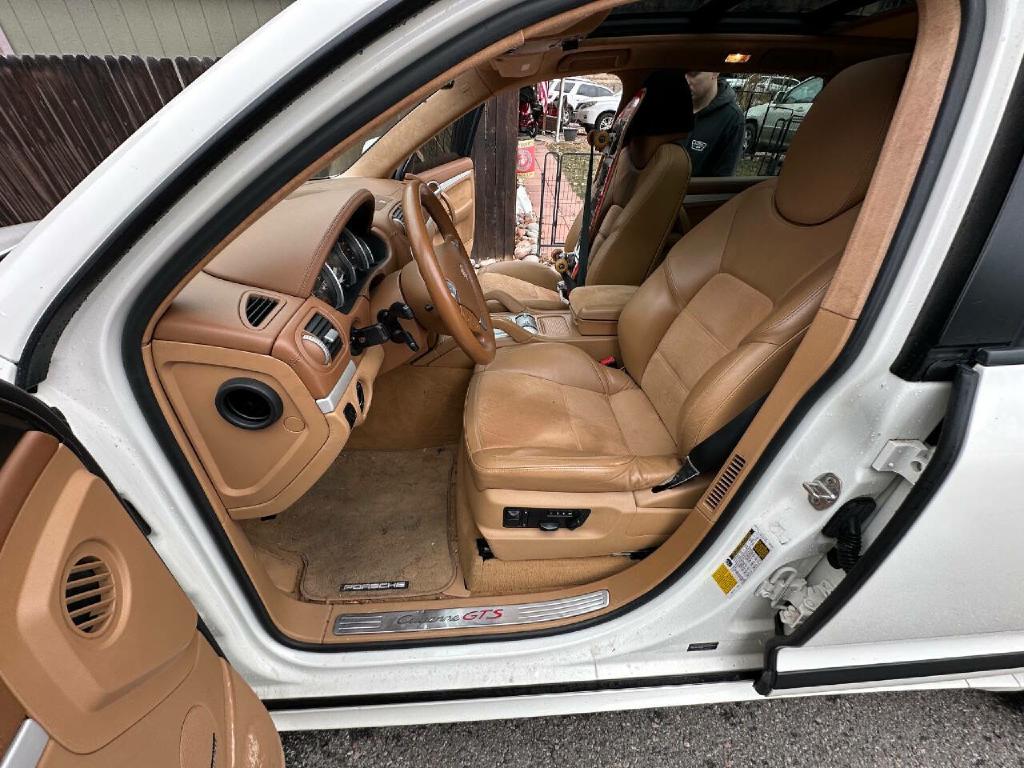 Photo 53 of this PORSCHE CAYENNE