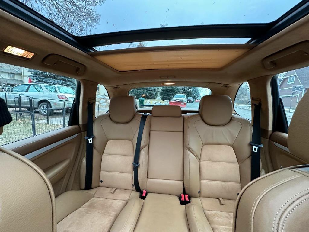 Photo 61 of this PORSCHE CAYENNE