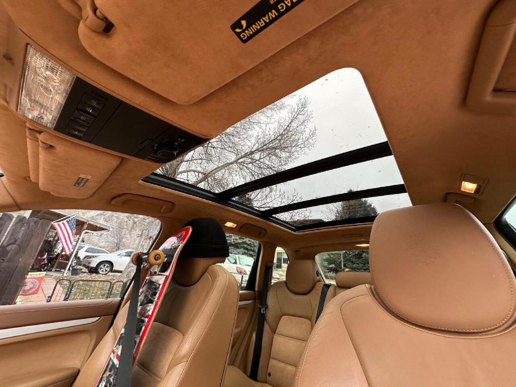 Photo 63 of this PORSCHE CAYENNE