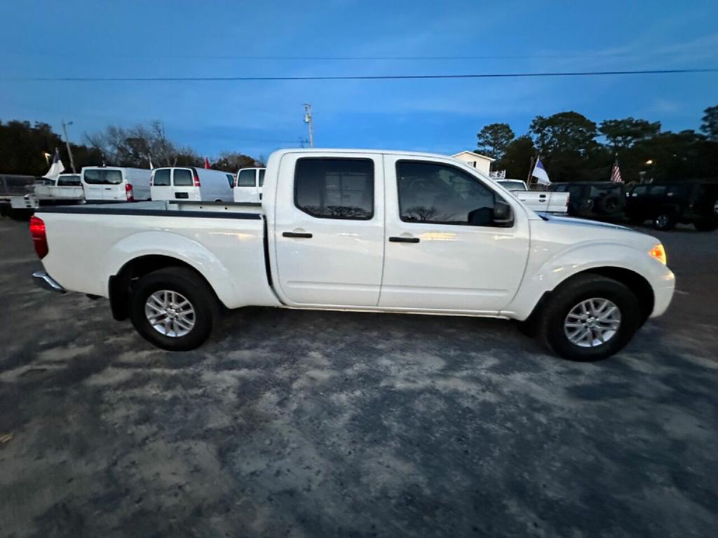 2015 NISSAN FRONTIER in HARTSVILLE SC at M & M AUTO SALES II, WHITE, 1N6AD0FV8FN728430