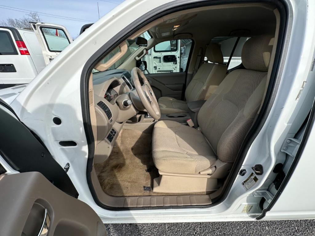 2015 NISSAN FRONTIER in HARTSVILLE SC at M & M AUTO SALES II, WHITE, 1N6AD0FV8FN728430