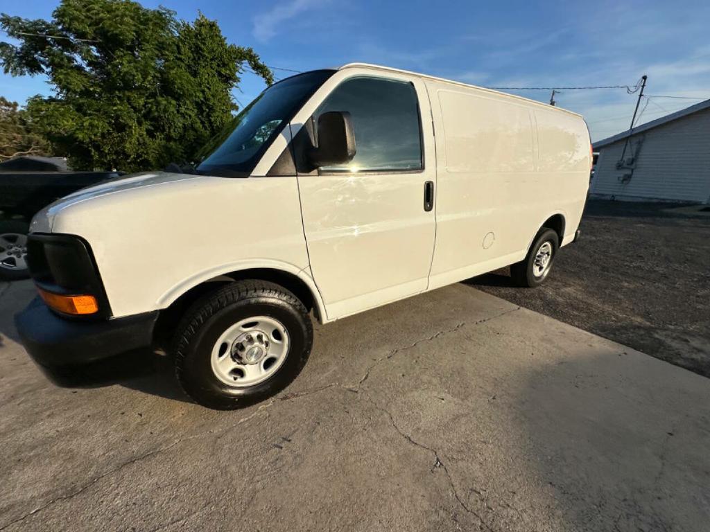 Photo 3 of this CHEVROLET EXPRESS