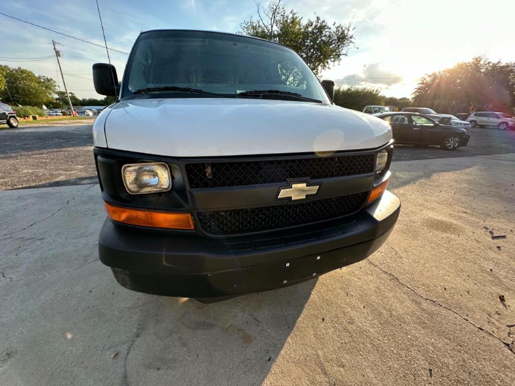 Photo 4 of this CHEVROLET EXPRESS