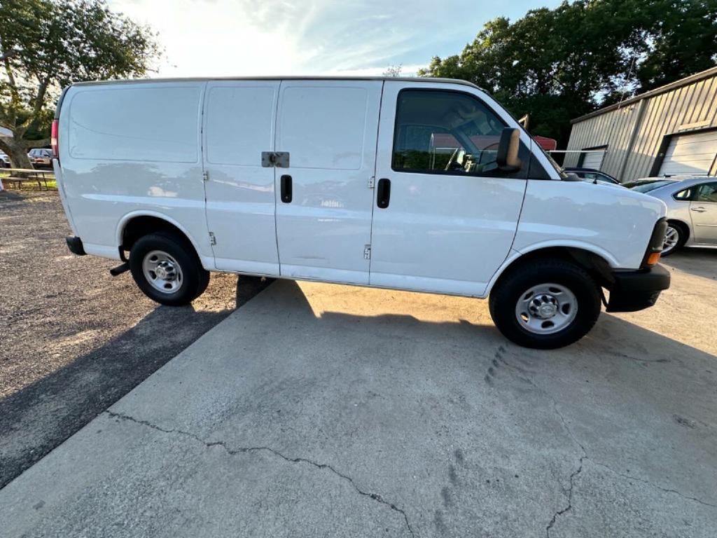 Photo 10 of this CHEVROLET EXPRESS