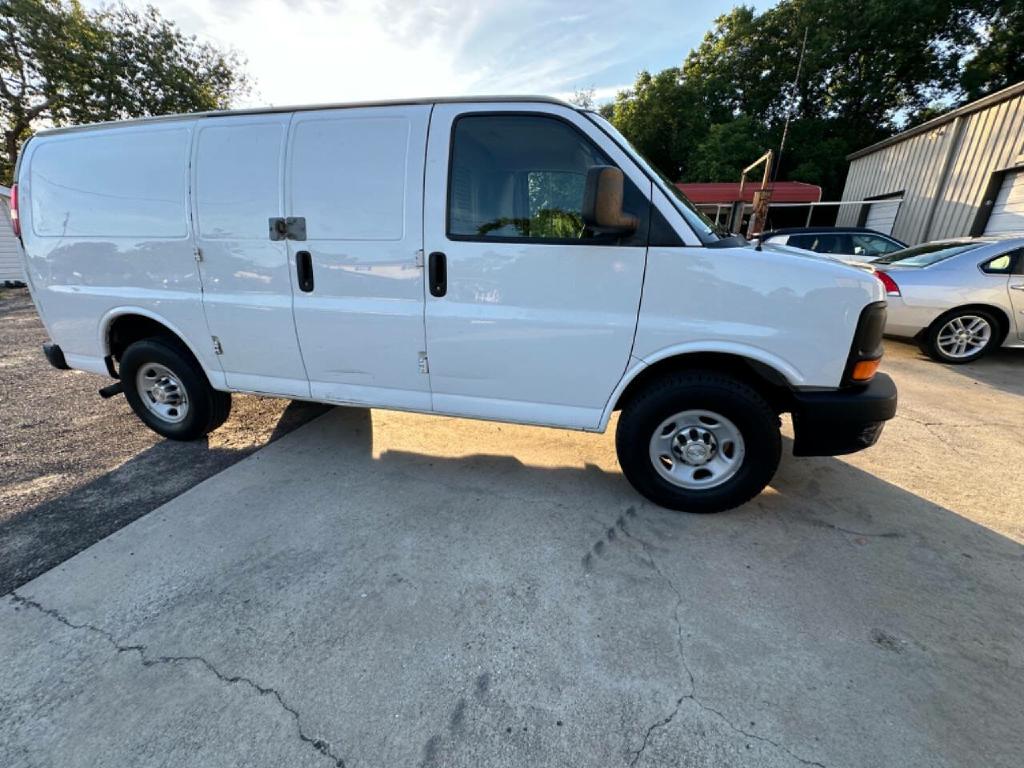 Photo 11 of this CHEVROLET EXPRESS